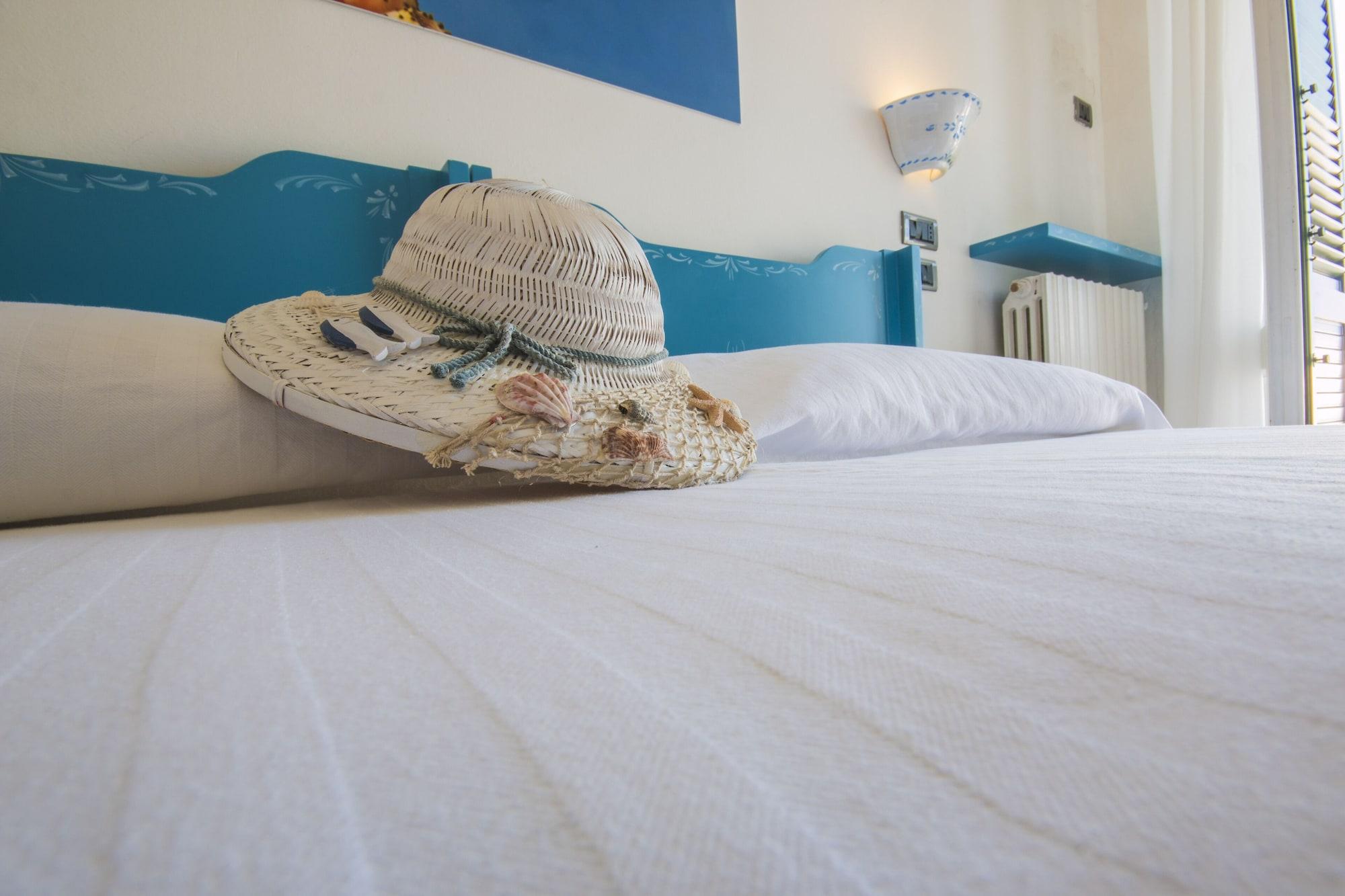 Hotel La Roccia Castro  Екстериор снимка
