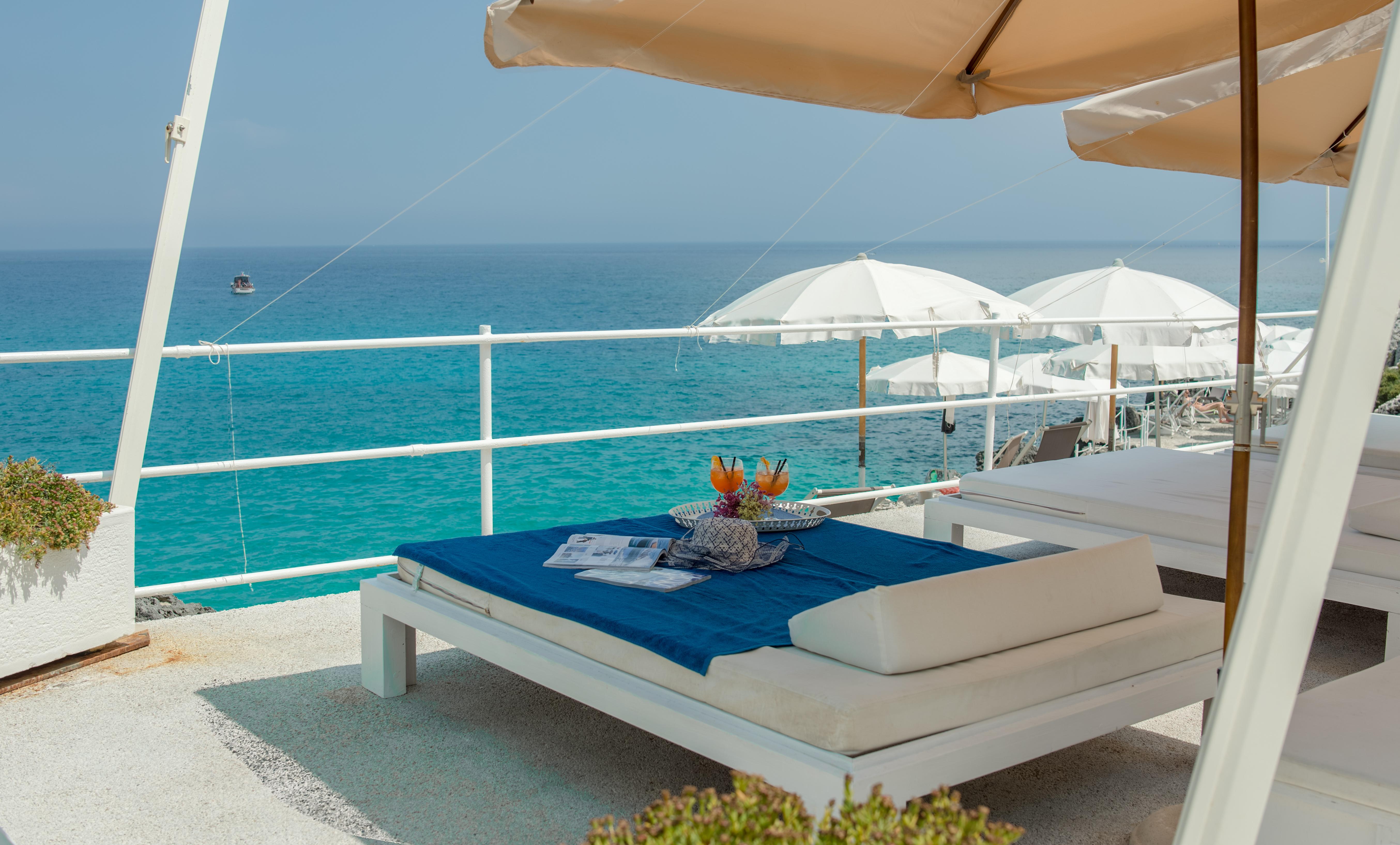 Hotel La Roccia Castro  Екстериор снимка