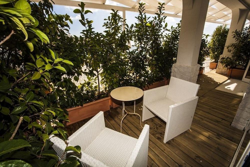 Hotel La Roccia Castro  Екстериор снимка
