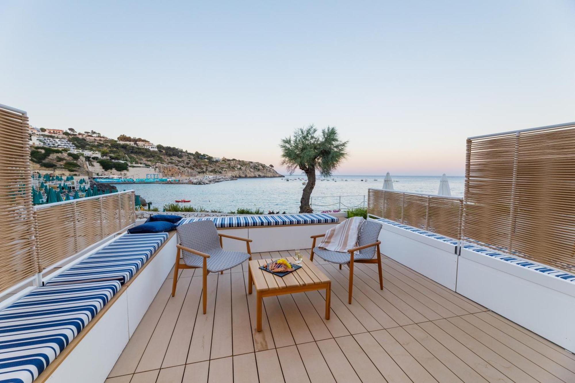 Hotel La Roccia Castro  Екстериор снимка