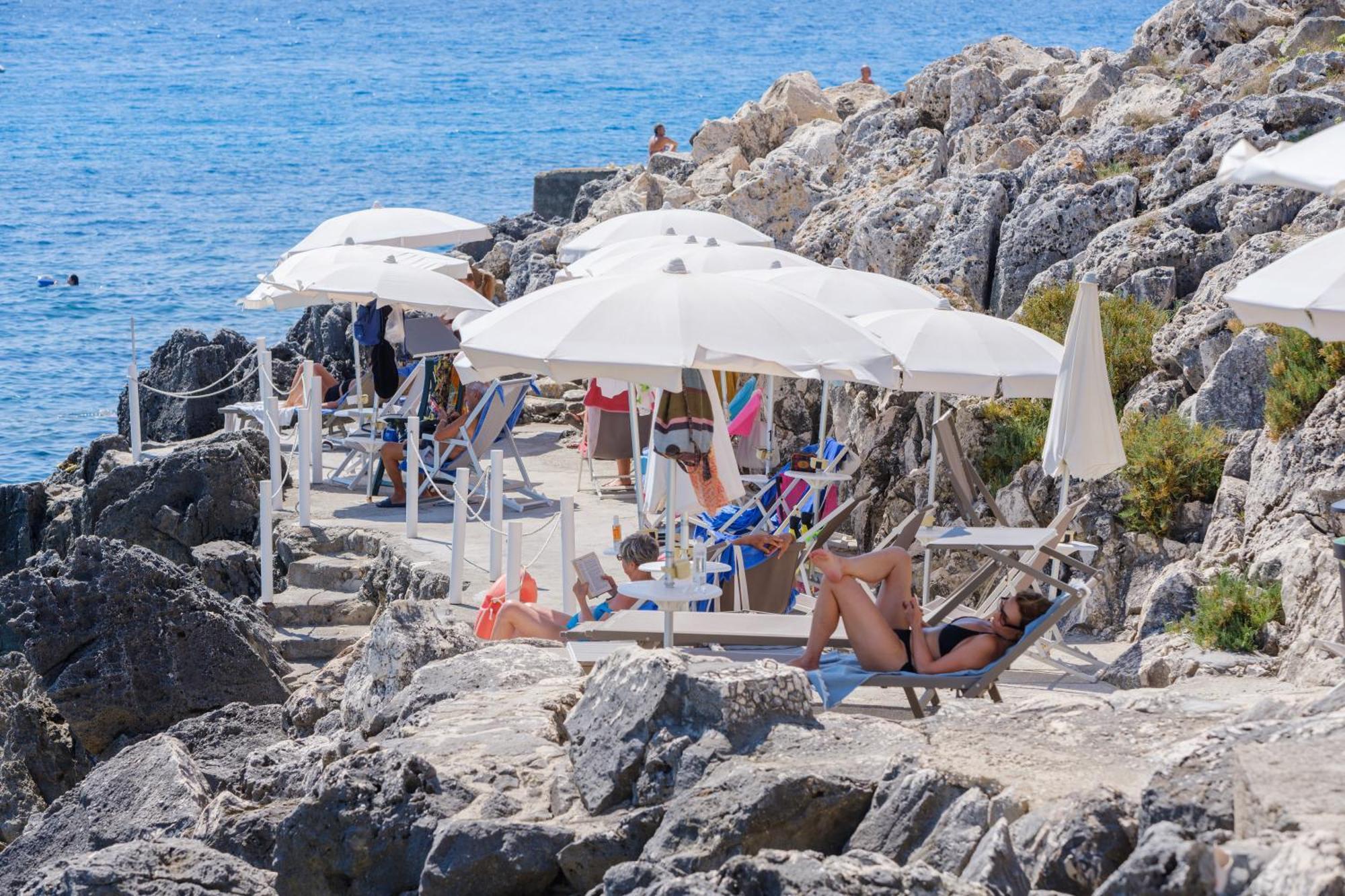 Hotel La Roccia Castro  Екстериор снимка